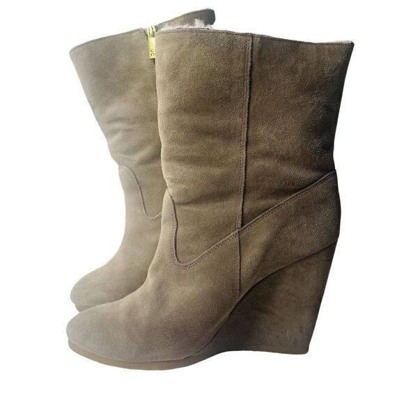 COACH TAN DANEE SIDE ZIP WEDGE HEEL BOOTIE FUR SHEARLING LINING SUEDE 9.5 Womens - Picture 1 of 9